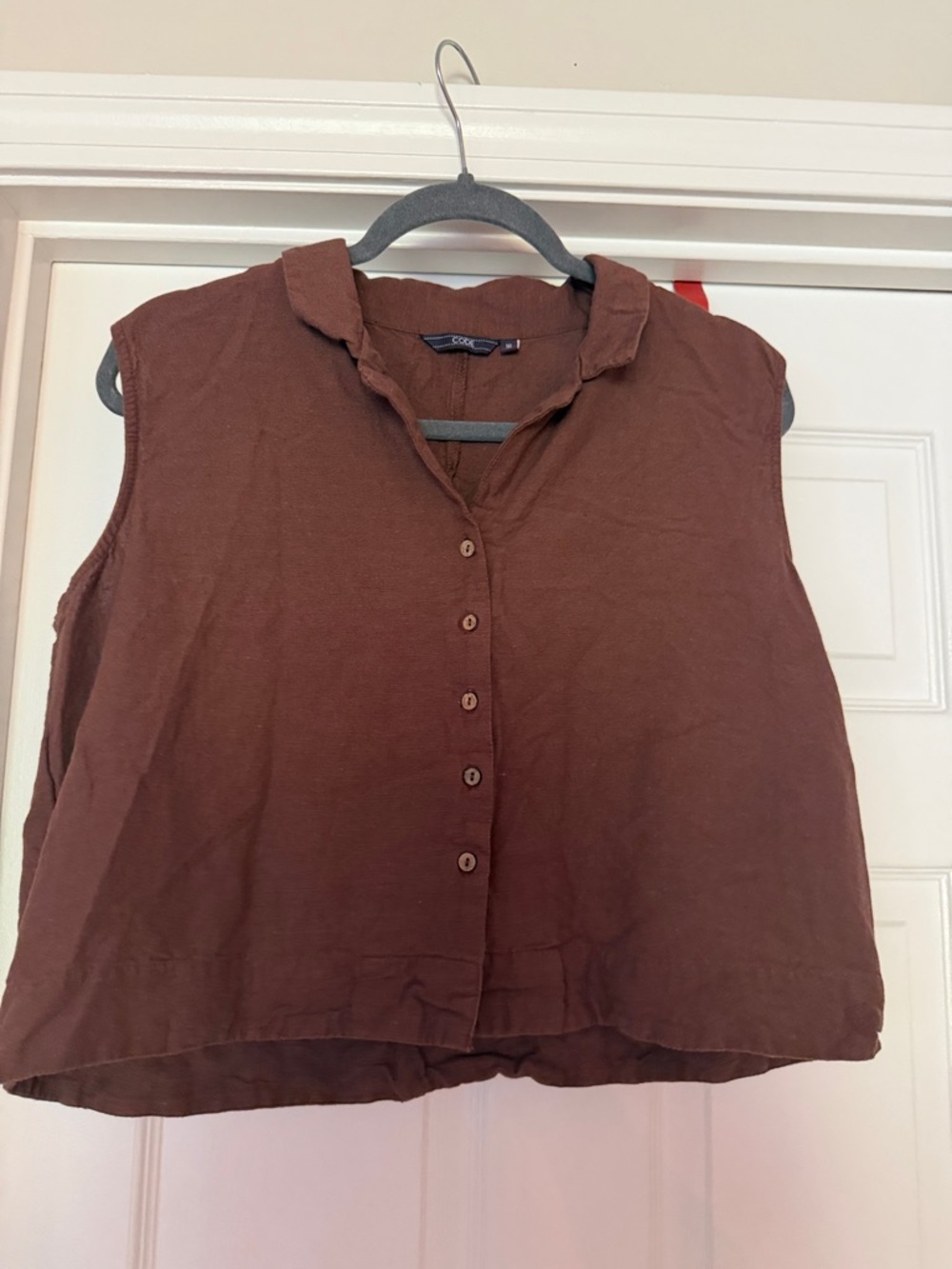 Code Cropped Sleeveless Shirt